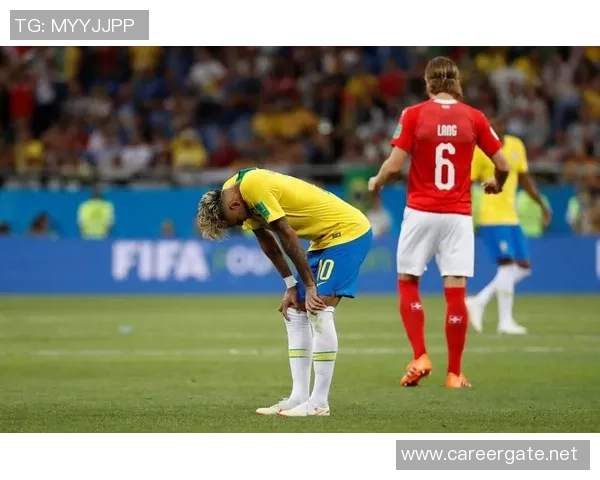 足球明星后卫精彩瞬间集锦展现顶尖防守艺术与荣耀时刻